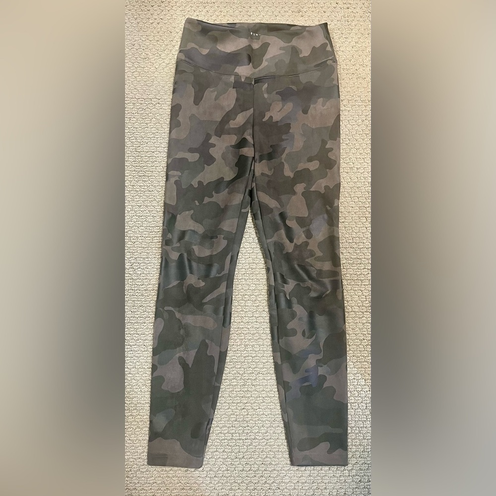 White House black market Camo-Print Runway Leggings - Picture 4 of 8